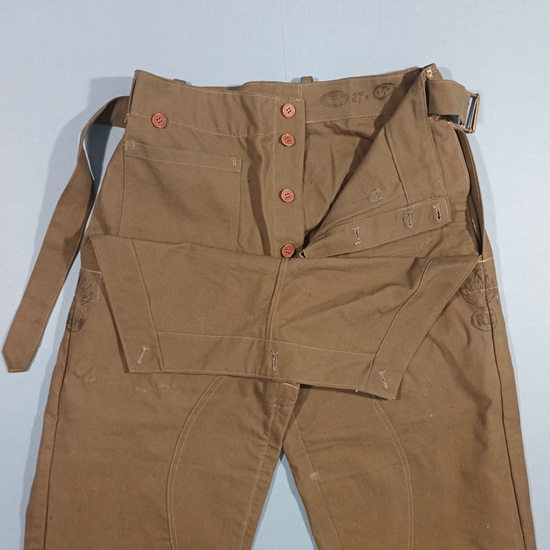 PANTALON SALOPETTE MOTOCYCLISTE MODELE 1938 AVEC TAMPONS DE GRENADE RF SUR LES COTES